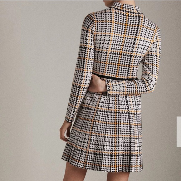 Karen Millen Check Knit Funnel Neck Skater Dress

Size L - Picture 2 of 8